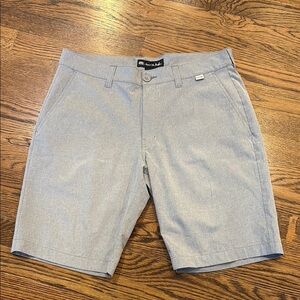 Travis Mathew Men's Light Gray golf Shorts, 32, 9.5” inseam